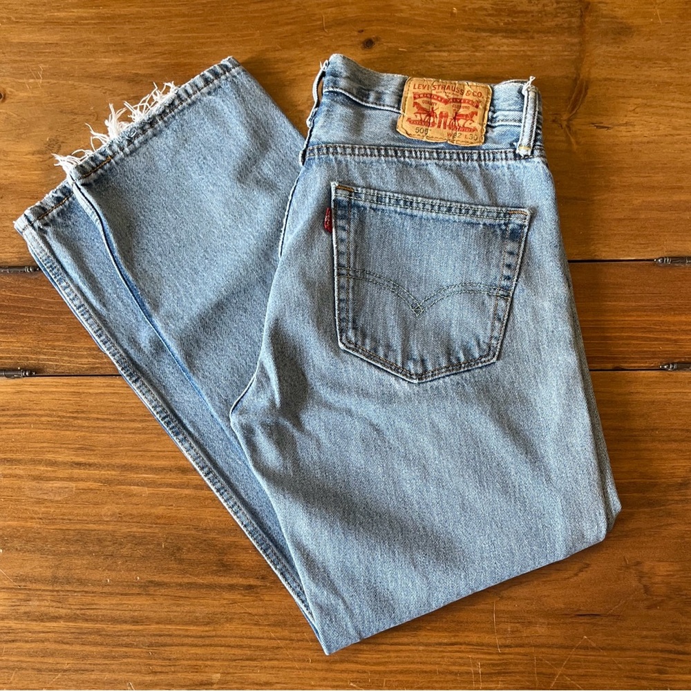 LEVI’S Distressed 505 Jeans